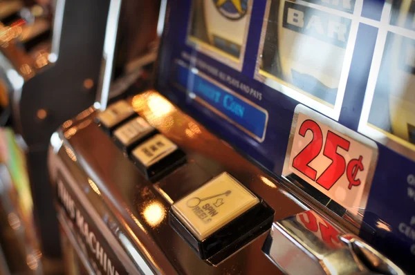 Treasures Aztec paytable showing symbol values and bonus triggers